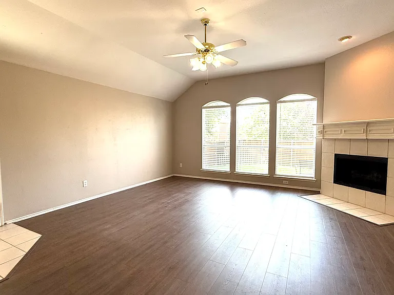 2075 Garden Crest Dr — Photo 10