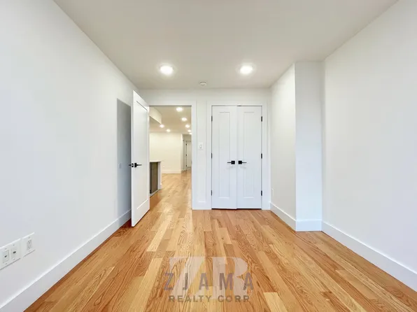 90 East 18th Street image 6 of 12