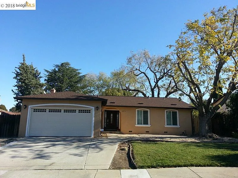 1076 Metten Ave photo 1