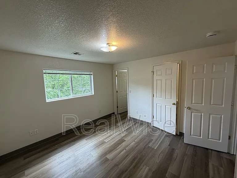 715 SW Laurel St — Photo 14