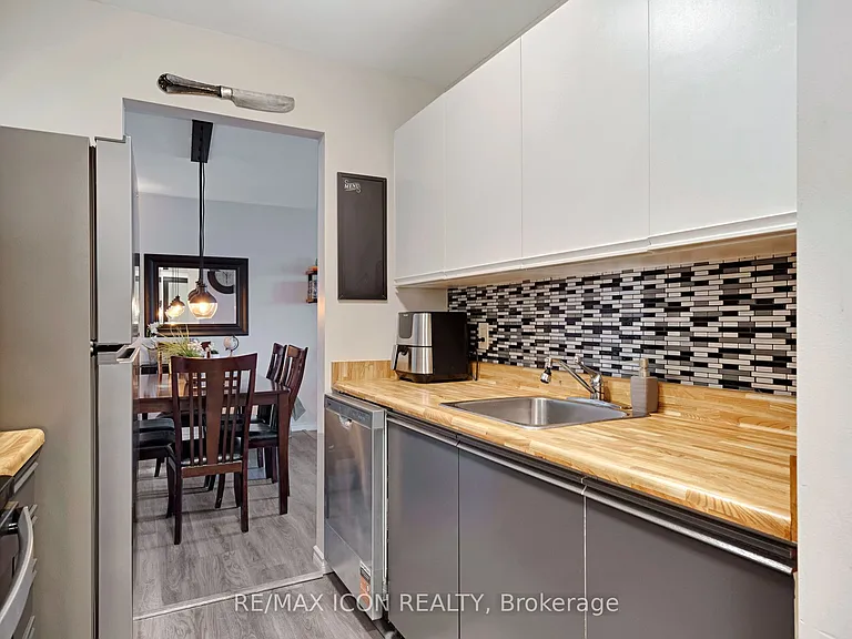 733 E Deveron Cres #319 — Photo 9