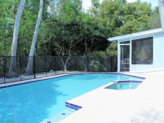 4th image of 324 Cypress Landing Dr