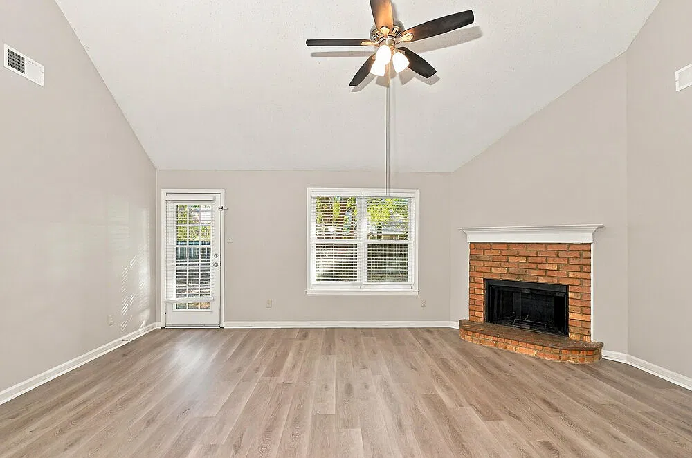 3 bed, 2.0 bath, 1419 sqft, $1,795 — Photo 4