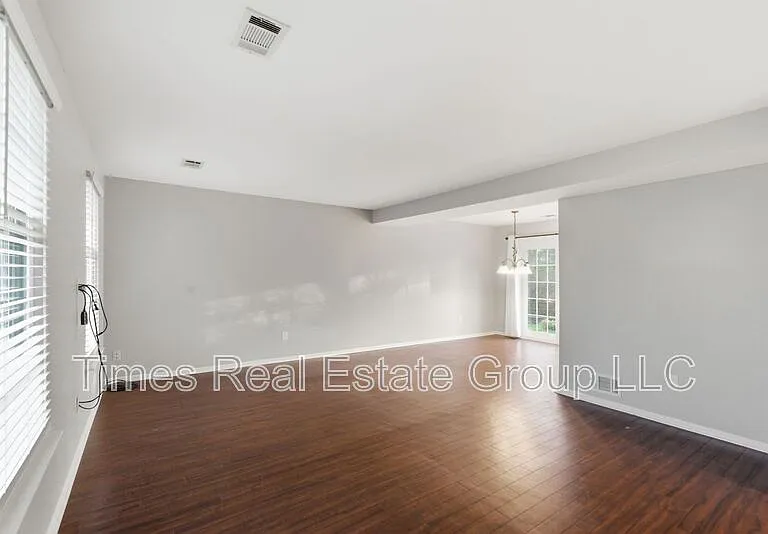 136 Brookfield Ct — Photo 13