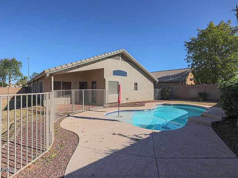 10269 W Patrick Ln — Photo 32
