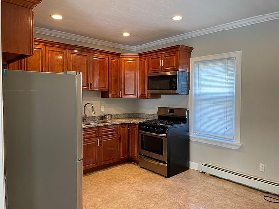 Kitchen / Dining area