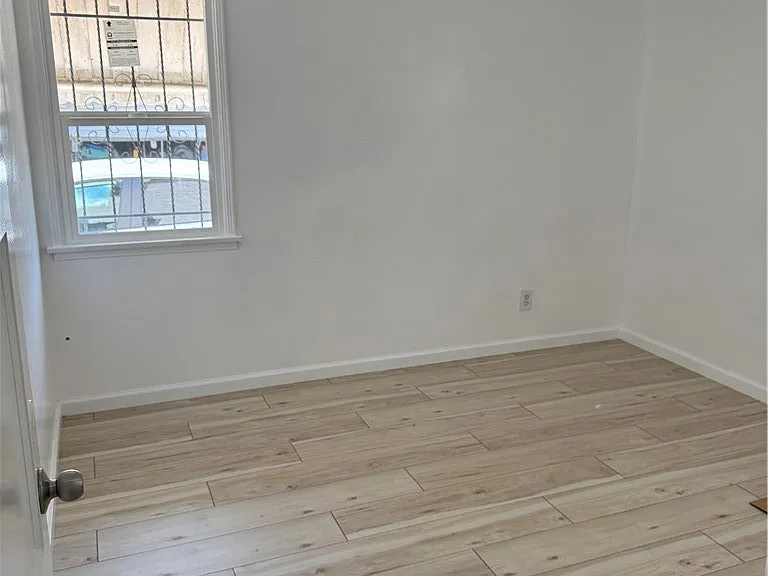 1310 W 89th St — Photo 4