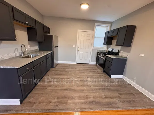 658 E 81st St #2, Chicago, IL 60619