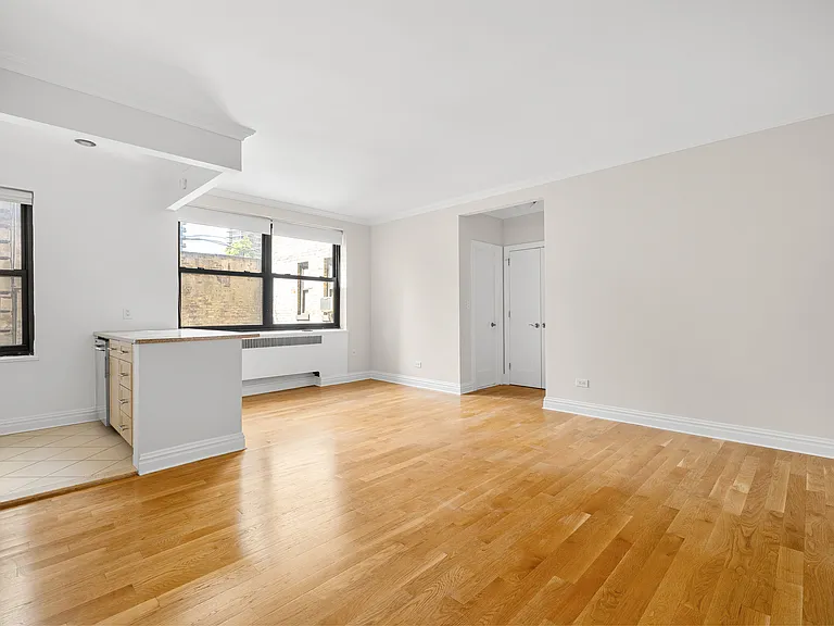 252 E 61st St #S4J — Photo 4