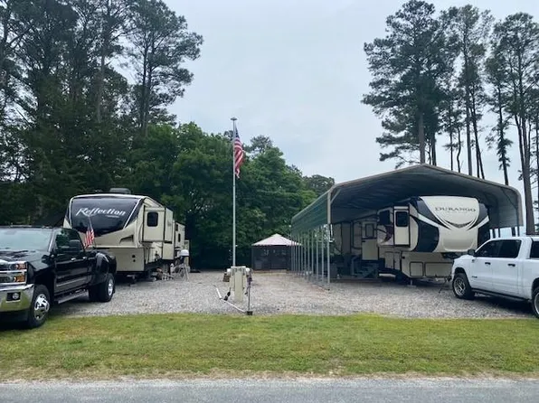 17 & 18 Wallops Dr, New Church, VA 23415