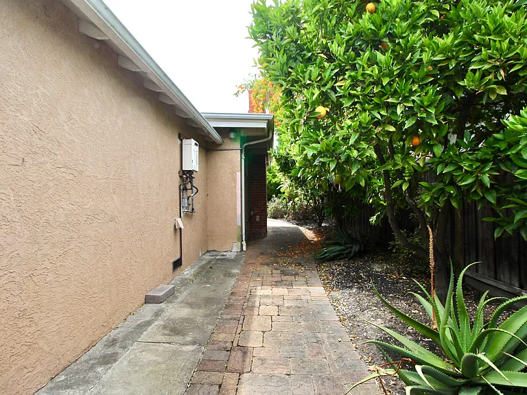 15539 Vassar Ave — Photo 29