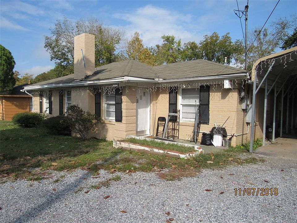 2nd image of 2325 Overhill Rd