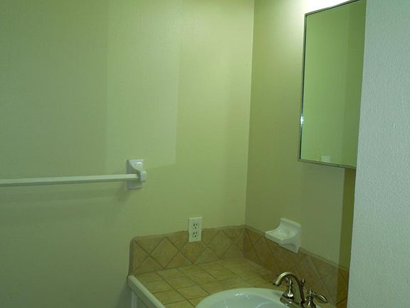 5th image of 502 Glade Park Dr