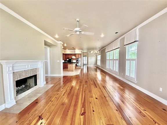 4th image of 2075 Lakeshore Dr #13