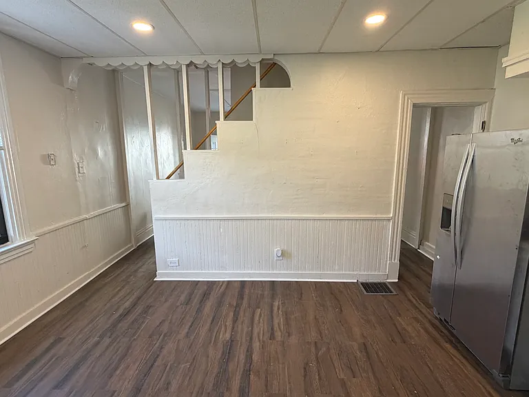 209 Rear 21 — Photo 13