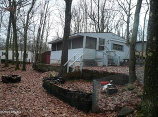 4052 Hopi Ln, Shohola, PA 18458
