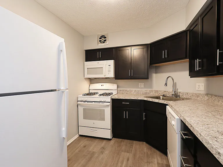 Regency Apartments — Photo 30