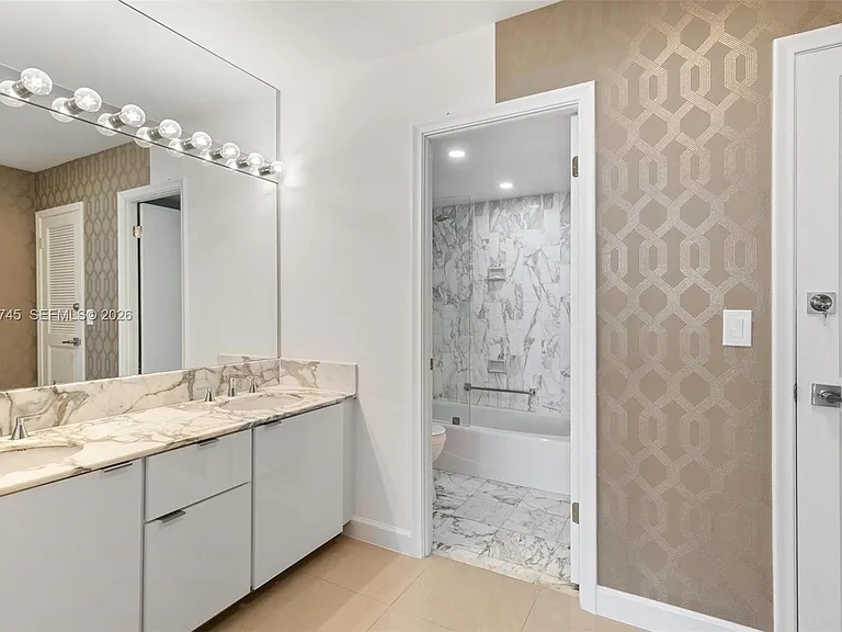 9801 Collins Ave #11O — Photo 18