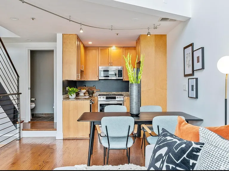 303 Langton St #2 — Photo 14