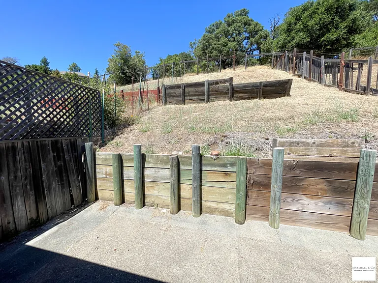 1610 Merritt Dr — Photo 14