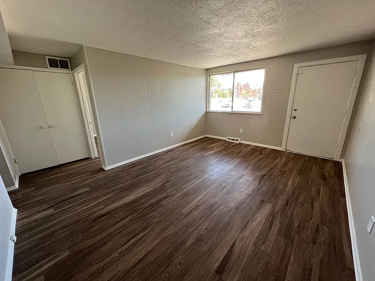 Highland Square Apartments — Photo 7