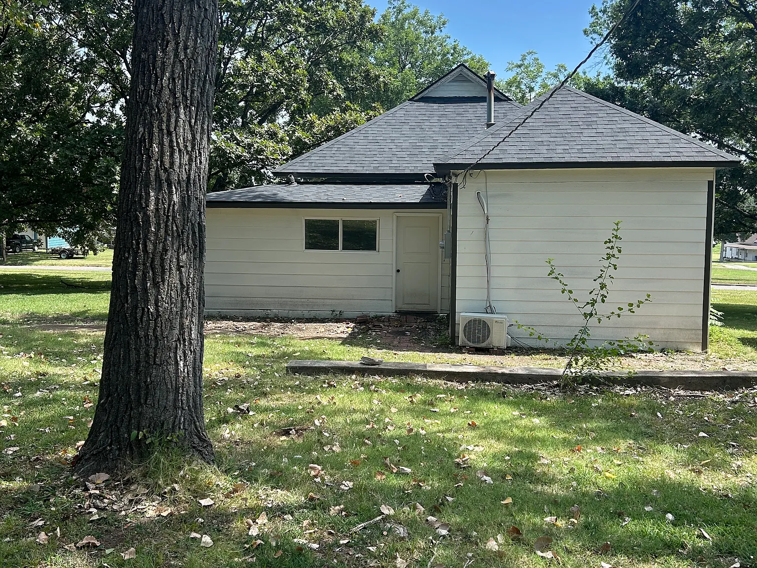 3 bed, 1500 sqft, $1,200 — Photo 2