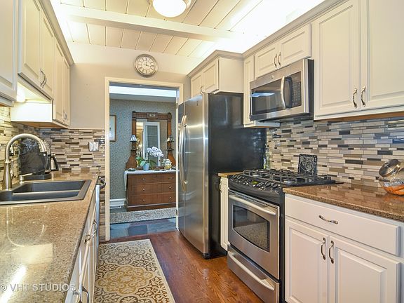 5th image of 305 W Brentwood Dr