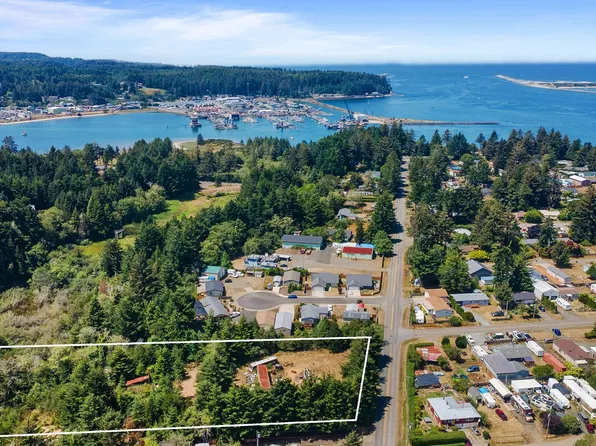 90832 Wilshire Ln, Coos Bay, OR 97420