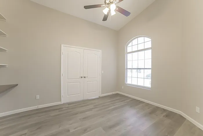 9542 W Potter Dr — Photo 13