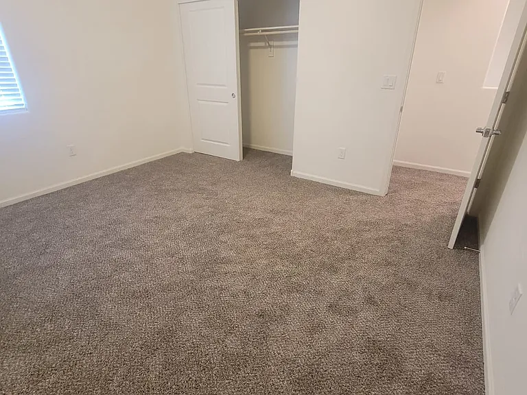 1741 W Pollack St — Photo 17