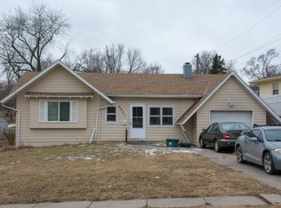 6831 Parkview Ln, Omaha, NE 68104