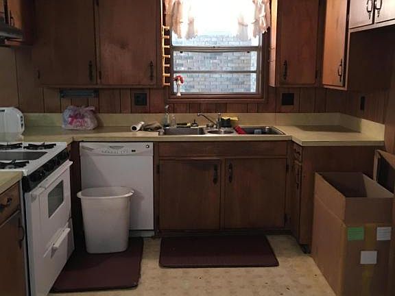 3rd image of 407 W Saint Mary St