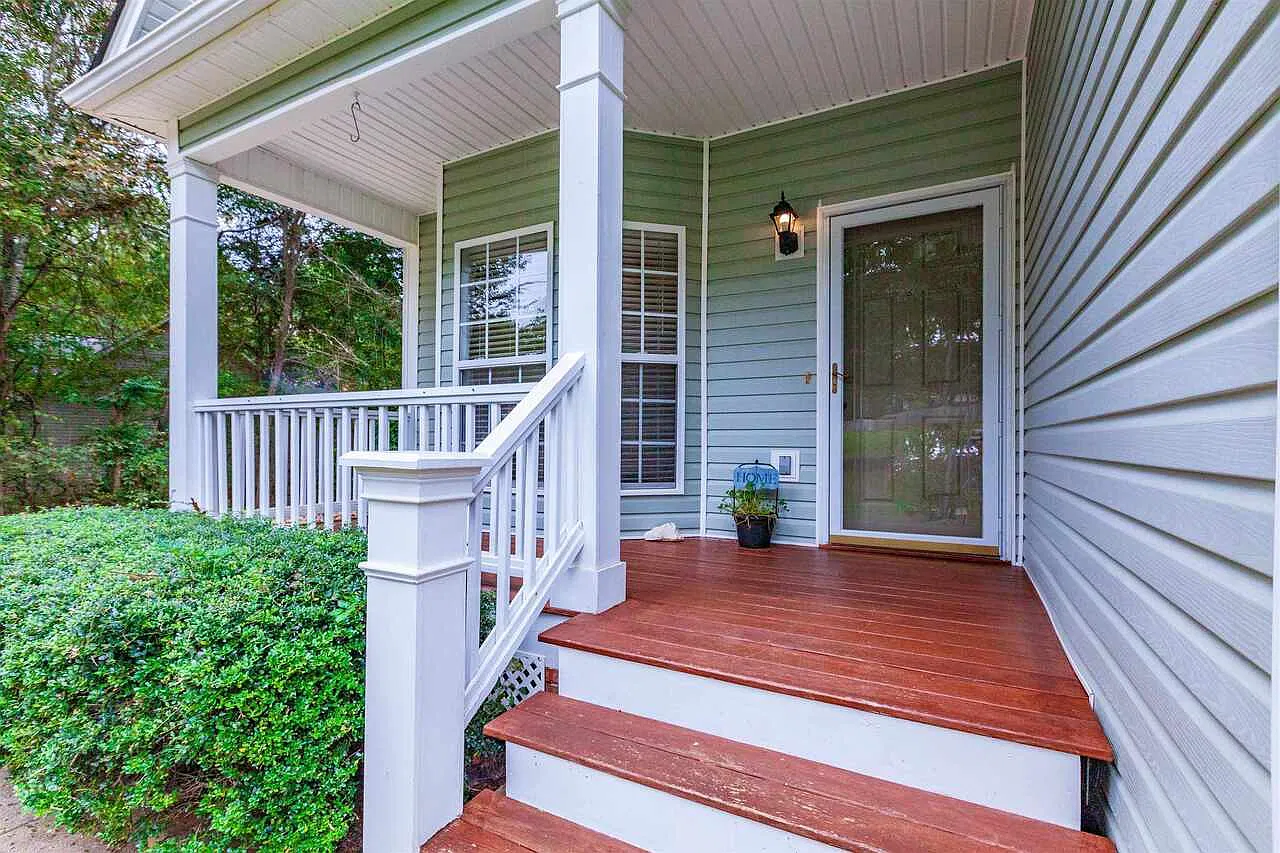 4 bed, 2.0 bath, 2064 sqft, $2,350 — Photo 2