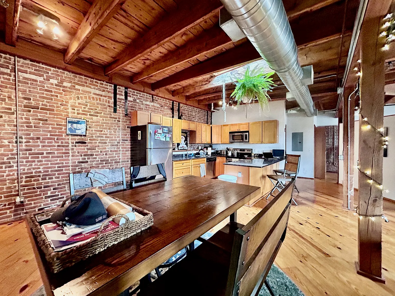 407 Pine St — Photo 2