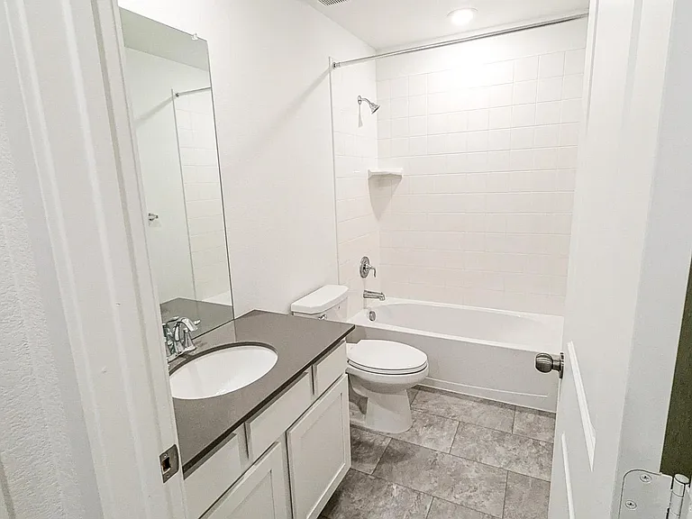 636 Lillibrook Pl — Photo 17