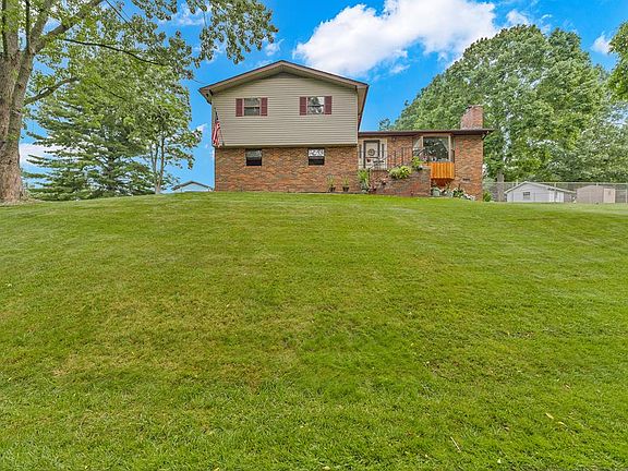 3rd image of 221 N Lester Dr