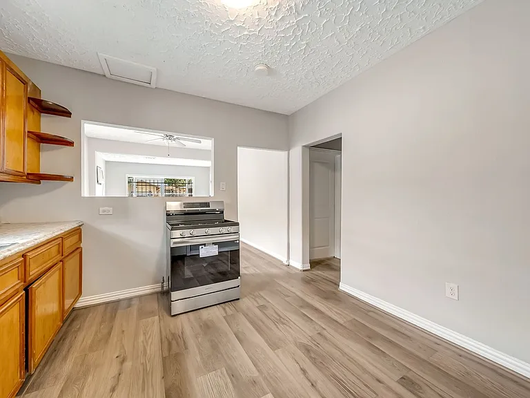 5204 Nichols St — Photo 9