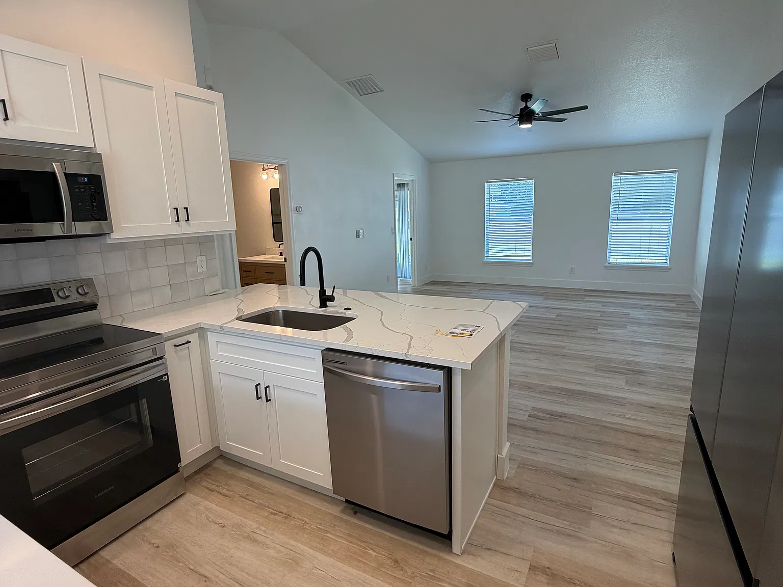 939 Dora Ave — Photo 2