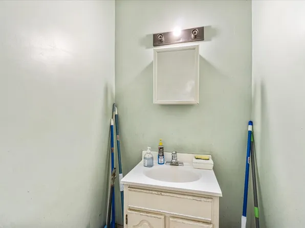 120-03 Rockaway Boulevard image 6 of 20