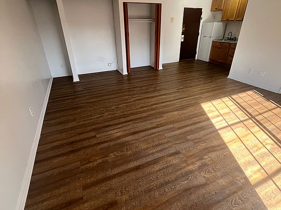 3rd image of 330 Stuyvesant Ave Floor 1