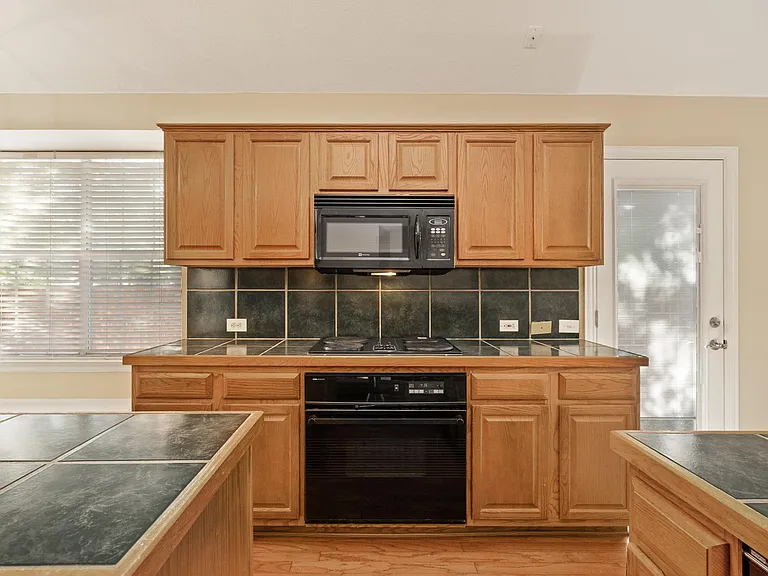 114 Midcrest Dr — Photo 9