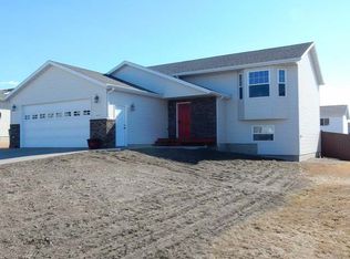 6455 28th Ave SE, Lincoln, ND 58504