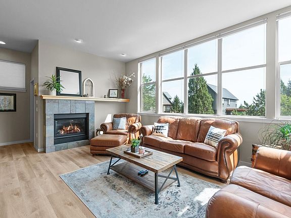 5th image of 244 Volunteer Park Ln