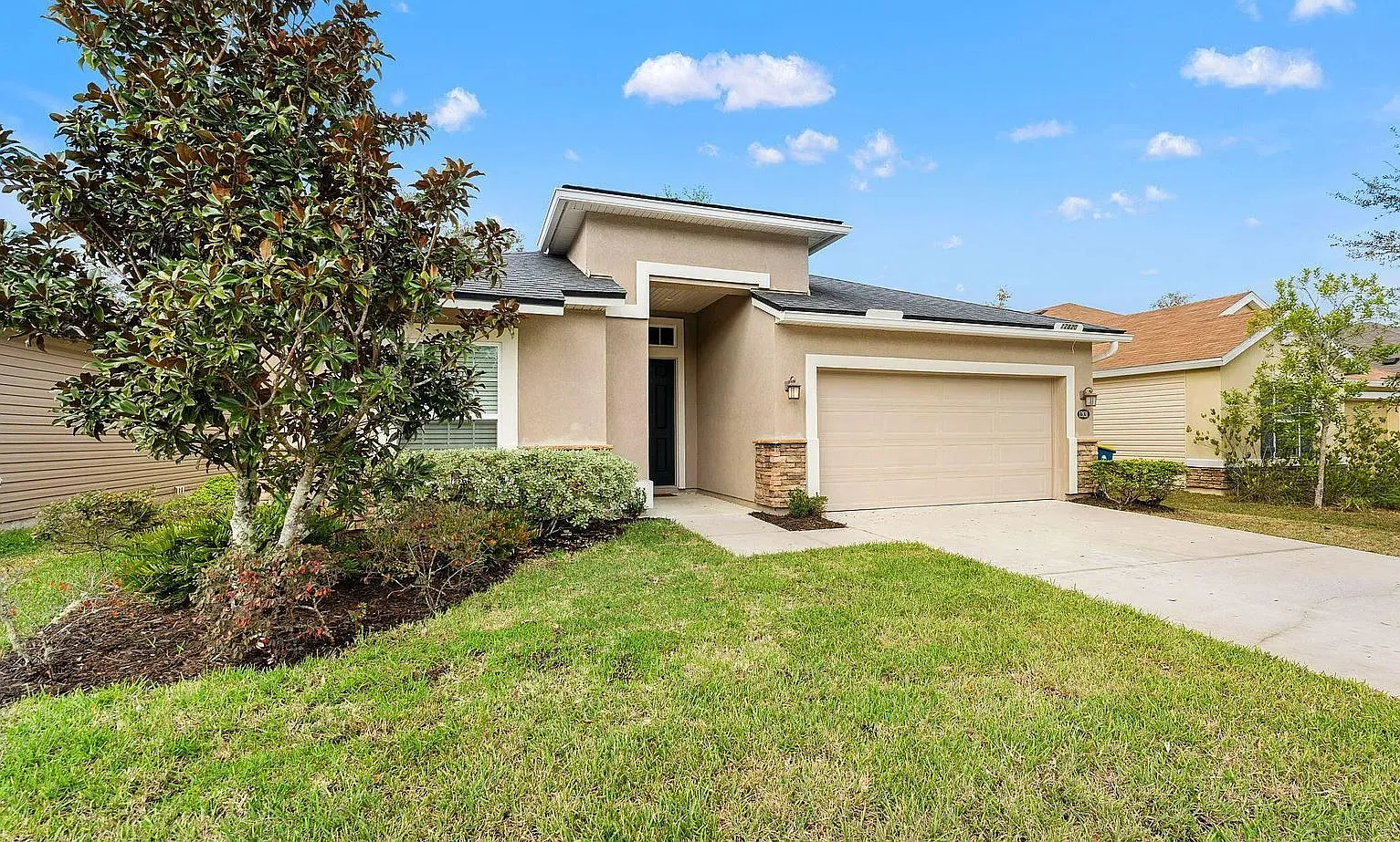 3 bed, 2.0 bath, 1982 sqft, $2,350 — Photo 2