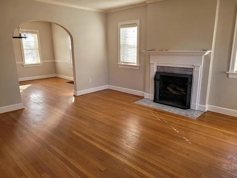 132 Bassett Ave — Photo 2
