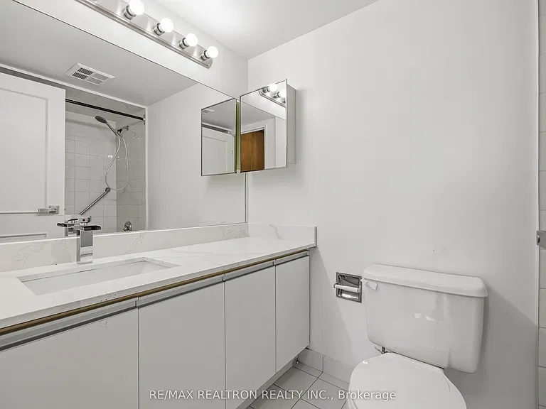 7440 Bathurst St #608 — Photo 26