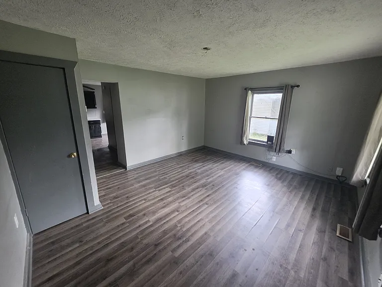 2075 N Grace Ave — Photo 6