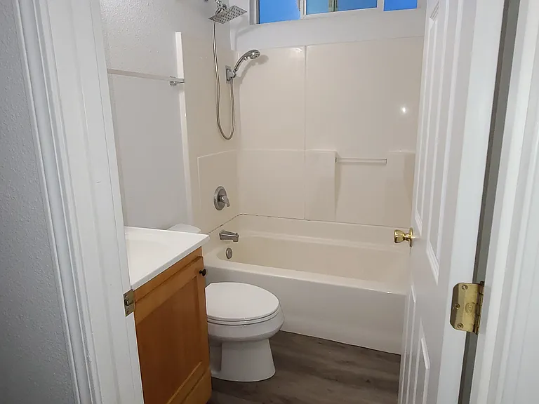 555 N 7th St #7 — Photo 13