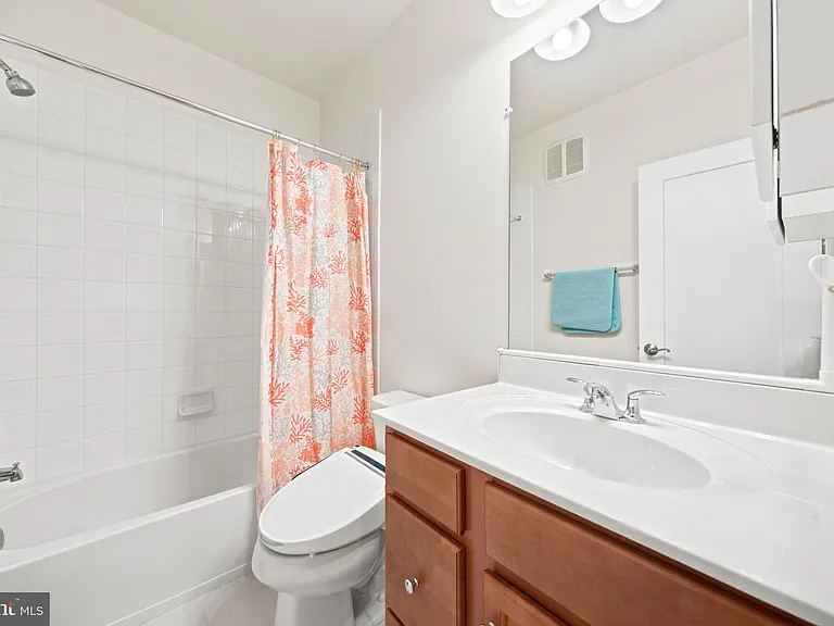 44730 Tiverton Sq — Photo 11