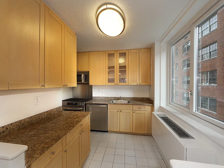 115 E 34th St #1504 — Photo 5